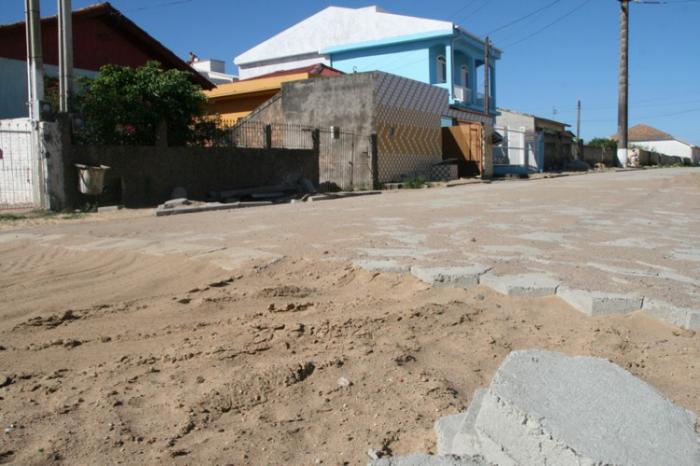 Read more about the article Laguna – Rua Antônio Joaquim de Souza está sendo pavimentada