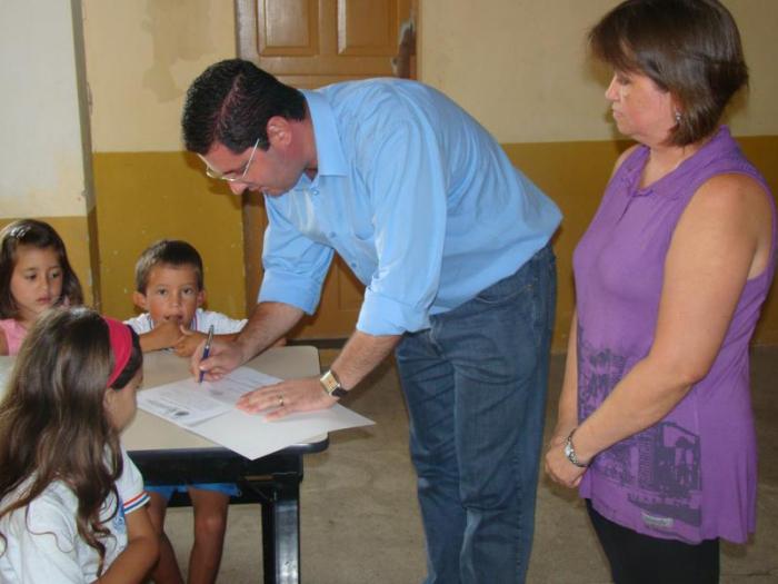 Read more about the article Prefeito de Imaruí assina ordem de serviço para obra em Escola