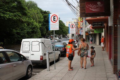 Read more about the article Tubarão – Estacionamento rotativo começa a ser implantado na Marcolino M. Cabral