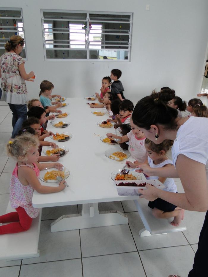 You are currently viewing Capivari de Baixo oferece alimentação saudável para alunos da rede municipal de ensino