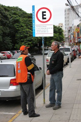 You are currently viewing Tubarão – Estacionamento rotativo começa a ser cobrado a partir do dia 02 (quarta-feira)