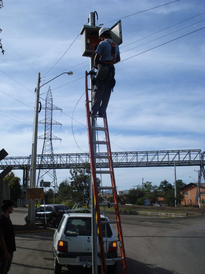 Read more about the article Mais uma etapa para instalação das câmeras de segurança é realizada em Capivari de Baixo