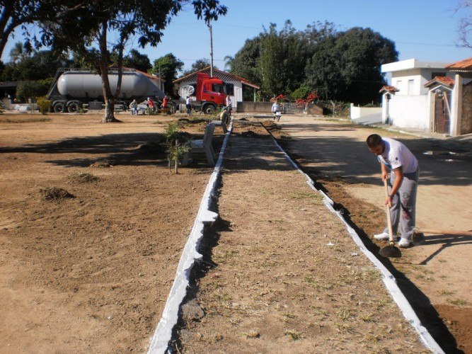 Read more about the article Secretaria de Obras realiza patrolamento de ruas e construção de pontes em Laguna