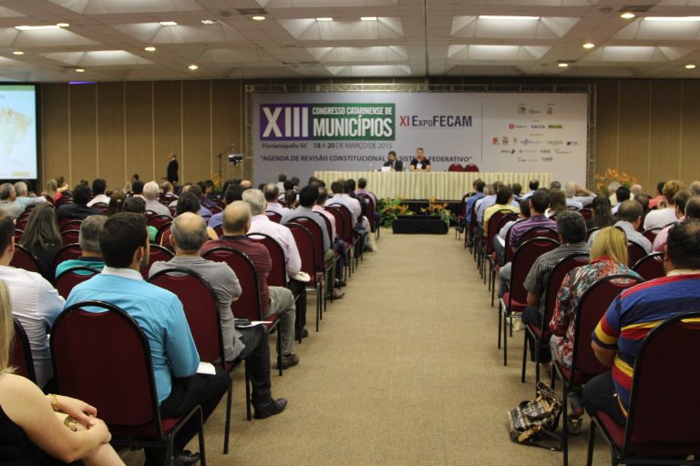 Read more about the article Experiências bem sucedidas abriram o segundo dia do Congresso