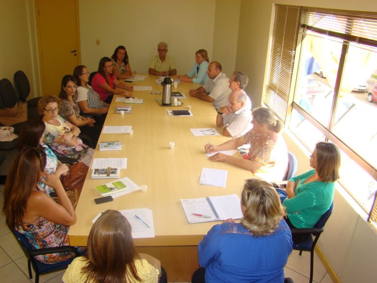 Read more about the article Colegiados de Conselheiros Tutelares e de Educação se reuniram na AMUREL