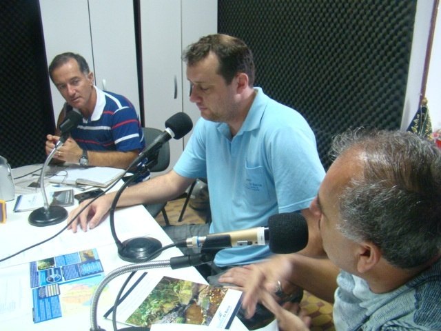 You are currently viewing Comitê expõe seus trabalhos em rádio comunitária