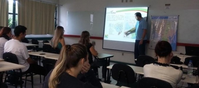 Read more about the article Alunos de Engenharia Ambiental recebem palestra sobre gestão hídrica