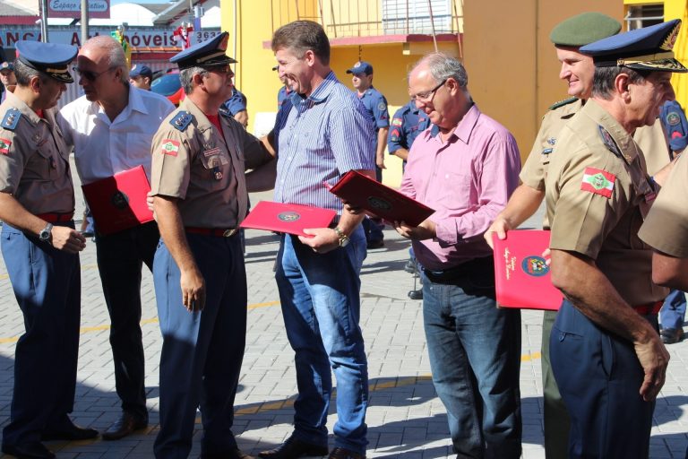 Read more about the article AMUREL é homenageada pelo Corpo de Bombeiros