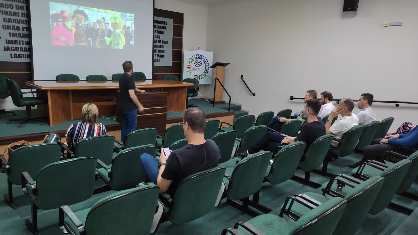 You are currently viewing Colegiado de Cultura e Turismo da AMUREL recebe deputados eleitos