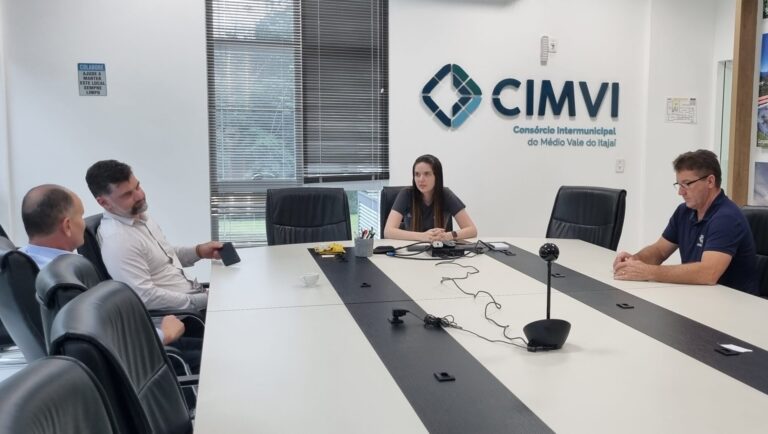 Read more about the article Presidente da AMUREL visita CIMVI para conhecer iniciativas de gestão compartilhada e valorização de resíduos sólidos