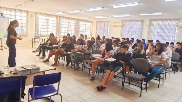 Read more about the article Comitê da Bacia do Rio Tubarão e Complexo Lagunar leva ensinamentos a alunos da EEB Lino Pessoa