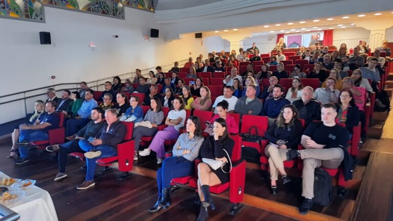 Read more about the article Prefeitos estiveram reunidos em Laguna para mais uma Assembleia Geral Ordinária