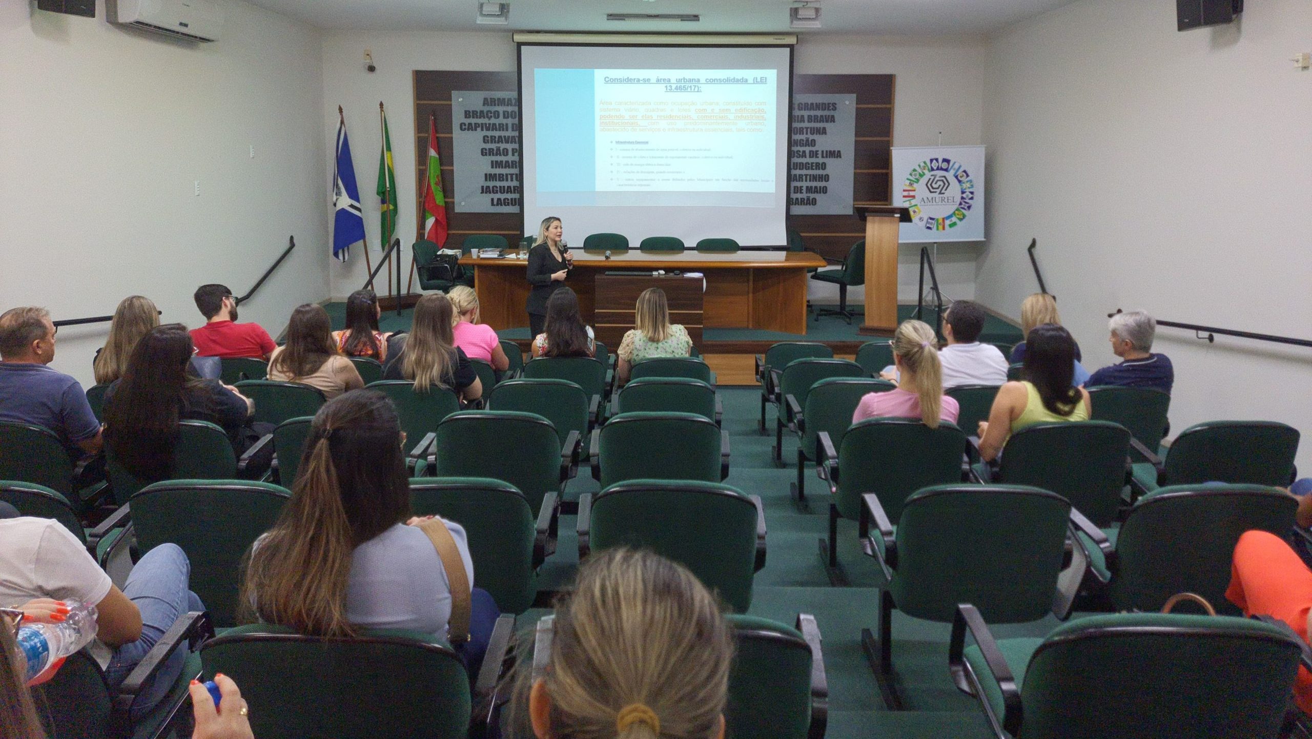 You are currently viewing Colegiado de Meio Ambiente promove capacitação sobre Regularização Fundiária Urbana para prefeituras 