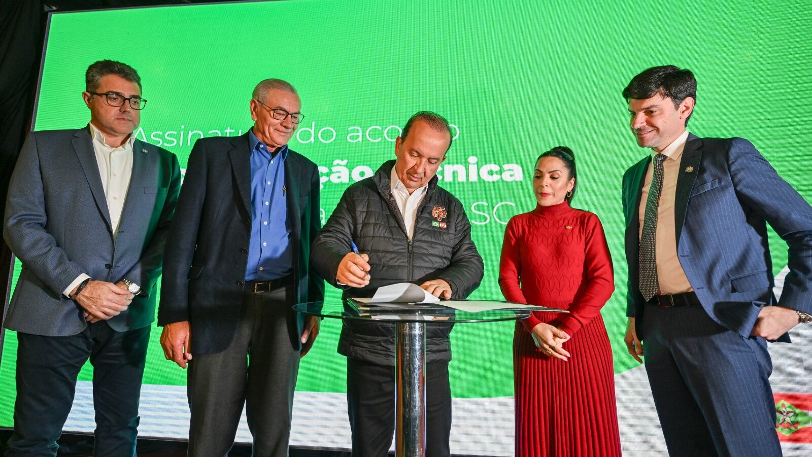 Read more about the article Em evento com a presença do governador, Procon estadual lança o ZAP Denúncia e firma parceria com a Polícia Civil para reforço da fiscalização