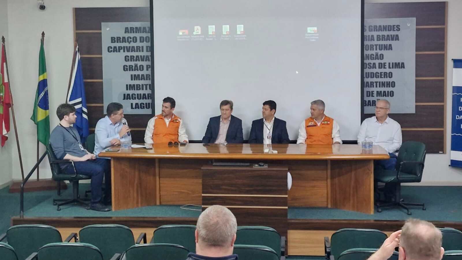 Read more about the article Reunião do Colegiado de Defesa Civil da AMUREL apoia parcerias e apresenta novidades tecnológicas  