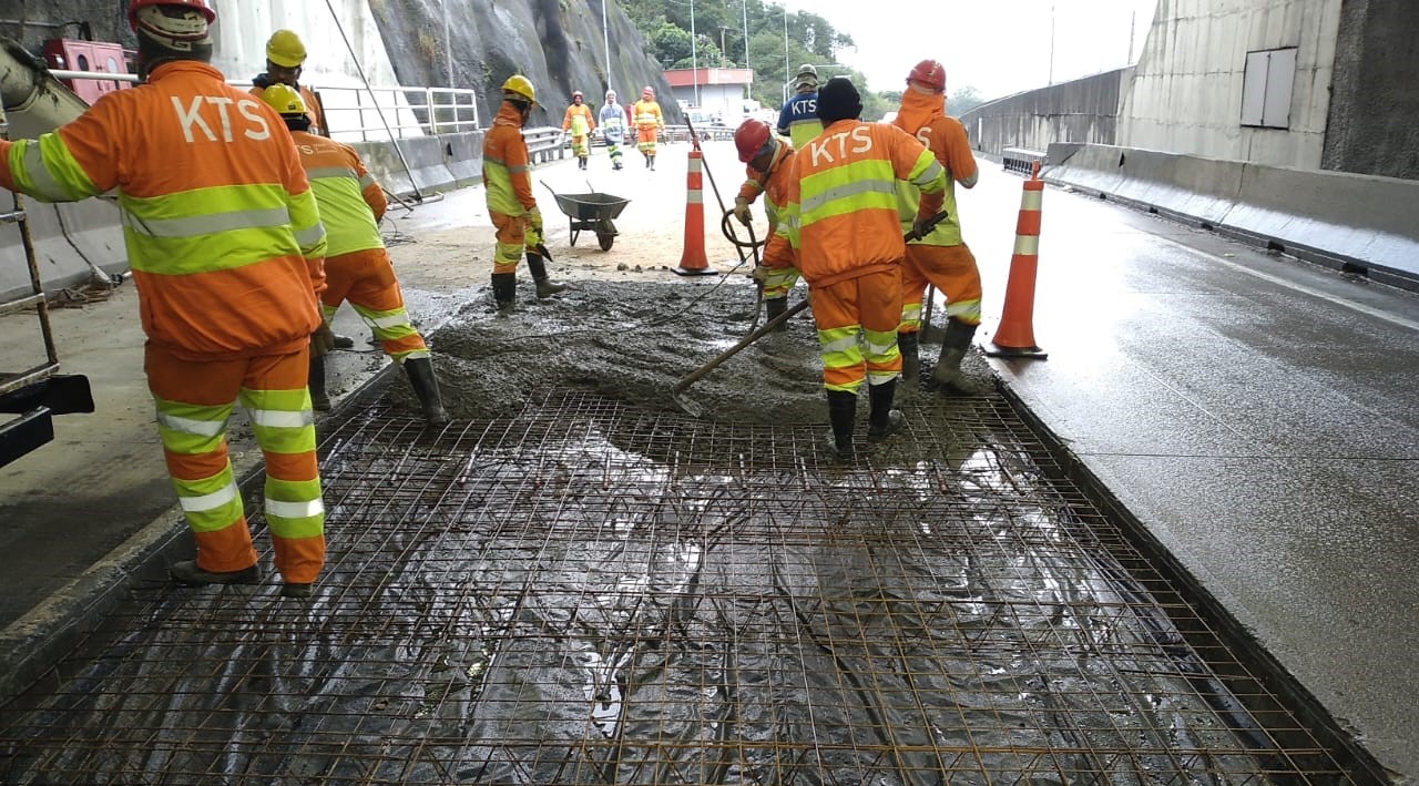 Read more about the article CCR ViaCosteira retoma obras de Restauração de pavimento no Túnel Willy Alfredo Zumblick na BR-101sul/SC