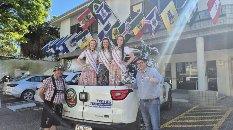 Read more about the article Prefeito de São Martinho e realeza convidam prefeitos e cidadãos para a 29ª Festa do Produto Colonial