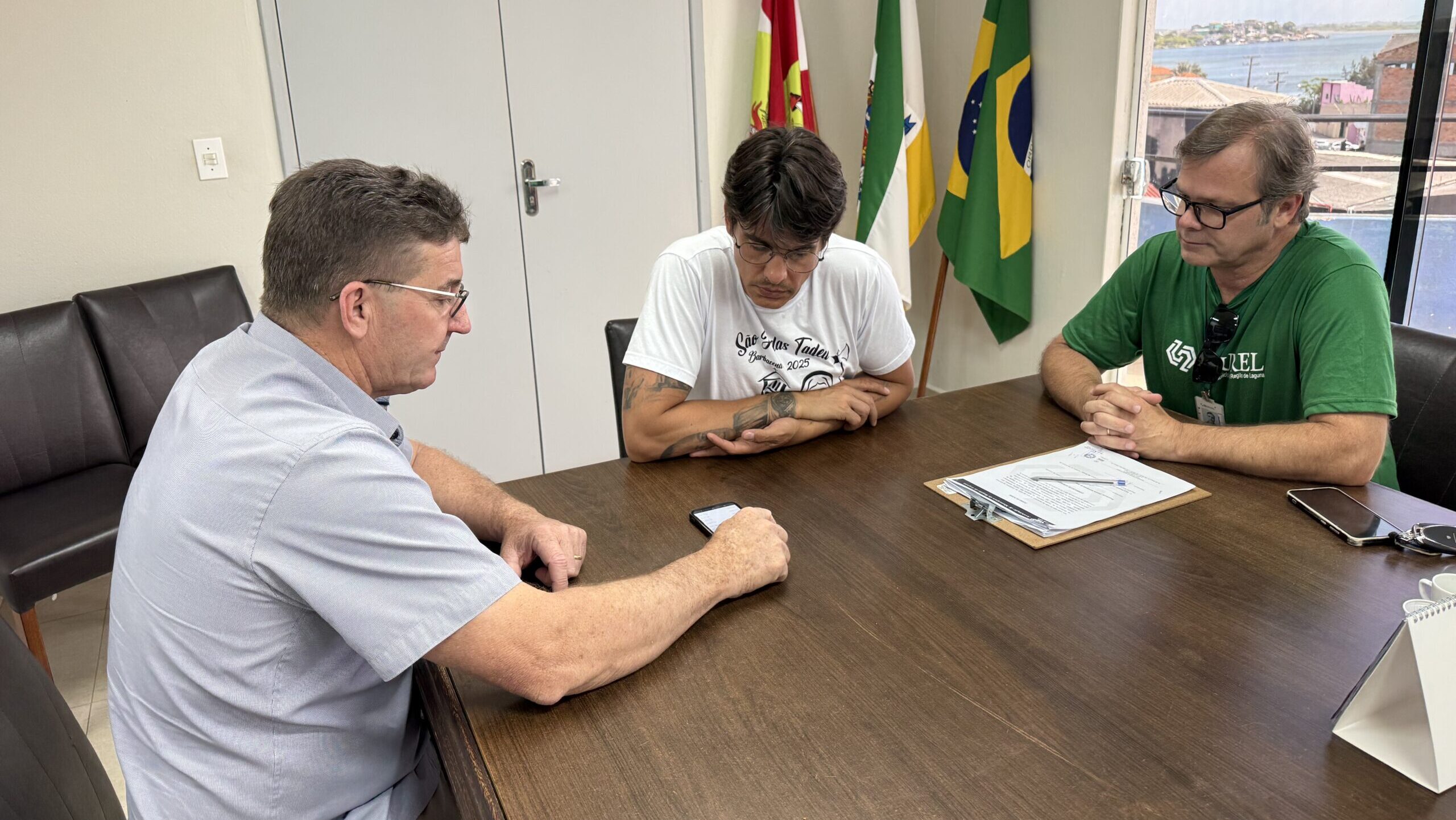 Read more about the article Diretor Executivo da AMUREL apresenta Gestor Alerta e Laguna inicia verificação de dados na nova ferramenta